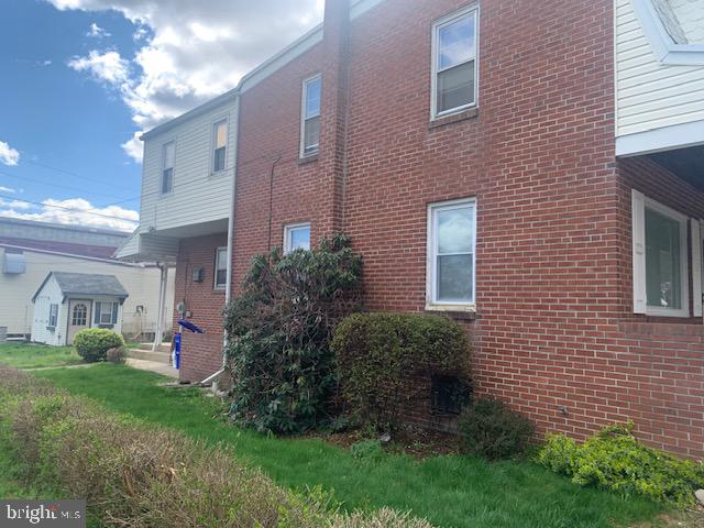 1457 Church Street Reading, PA 19601 - Photo 5 of 16 Side of house faces Amity St. & park