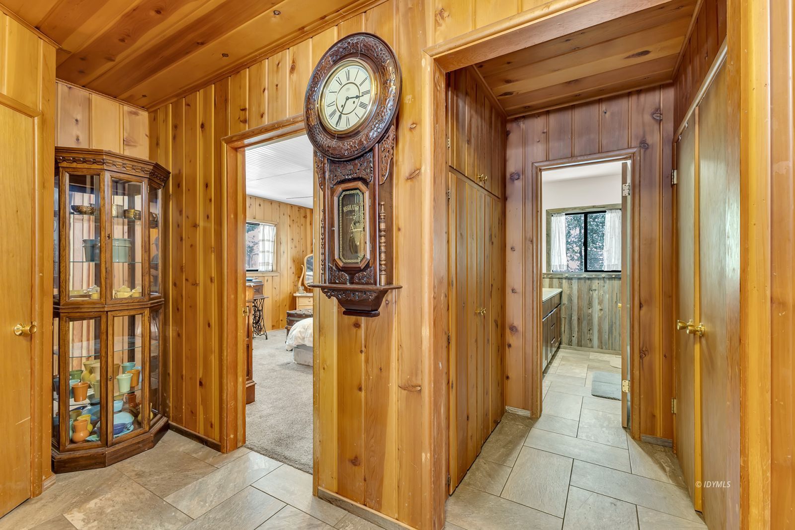 55175 John Muir Road, Unit CALIFO Idyllwild, CA 92549 - Photo 21 of 51 Hallway to bedroom 1 and full bath