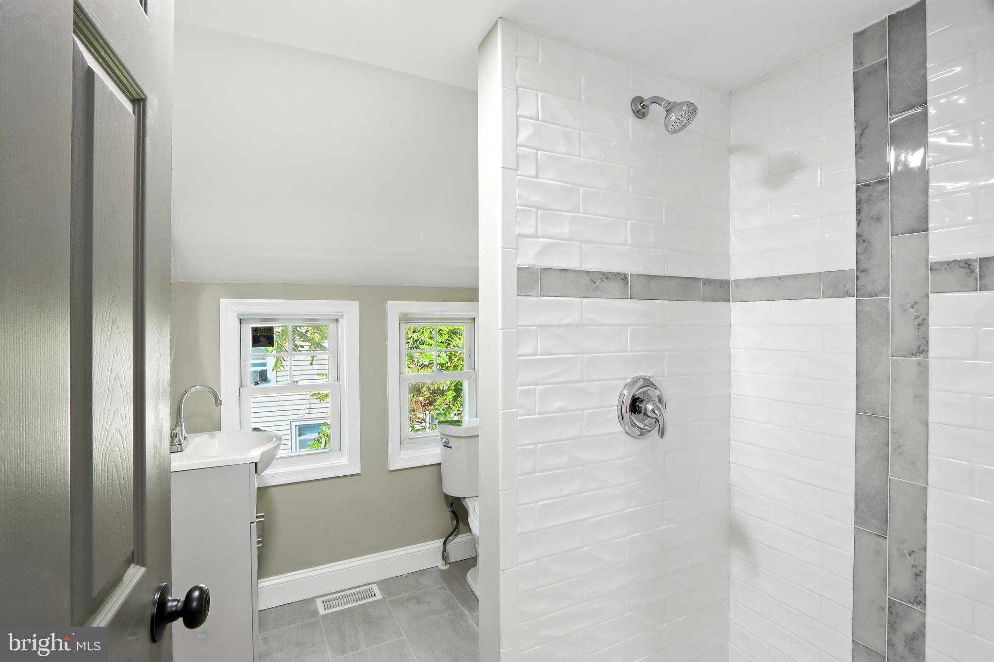 310 Audrey Avenue Baltimore, MD 21225 - Photo 13 of 35 a bathroom with a shower