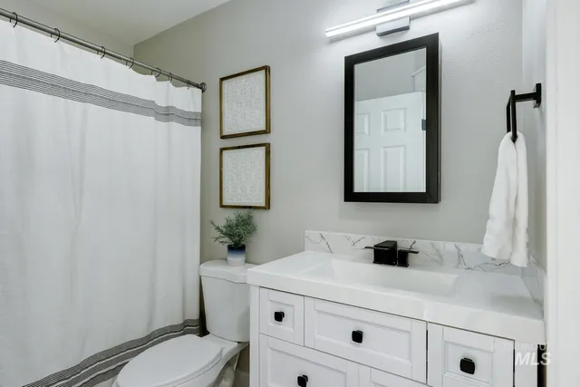 $330,000 | 1009 Gold Creek Drive, Caldwell, ID 83607