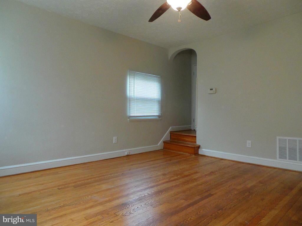 1641 Yakona Road Baltimore, MD 21286 - Photo 3 of 20 Living Room