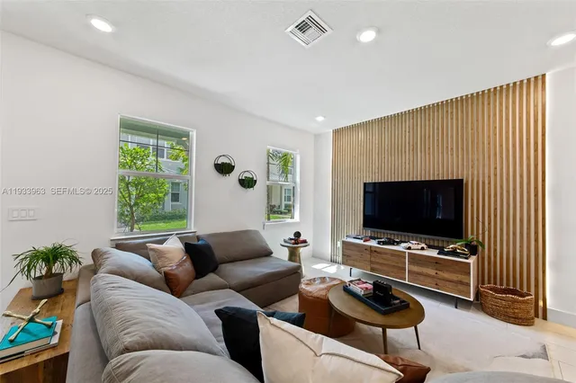 $3,350 | 5180 Eucalyptus Drive, Unit 2, Hollywood, FL 33021