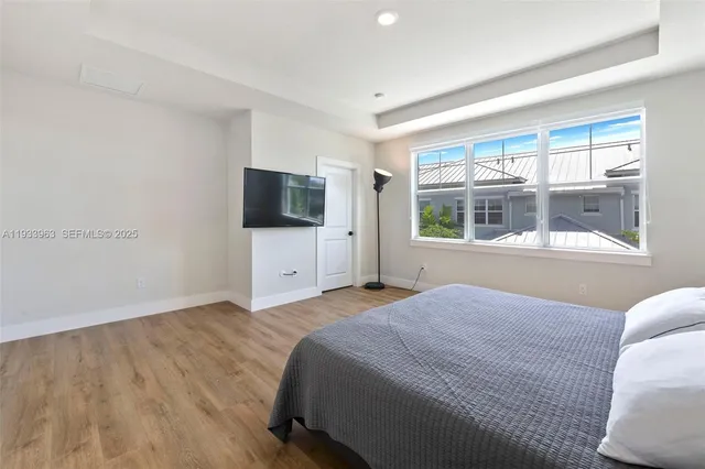 $3,350 | 5180 Eucalyptus Drive, Unit 2, Hollywood, FL 33021