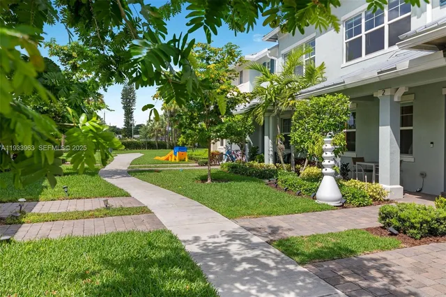 $3,350 | 5180 Eucalyptus Drive, Unit 2, Hollywood, FL 33021