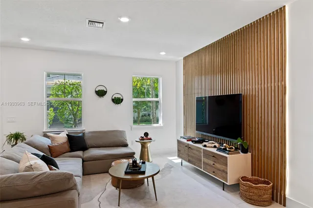 $3,350 | 5180 Eucalyptus Drive, Unit 2, Hollywood, FL 33021