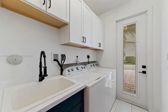 $3,350 | 5180 Eucalyptus Drive, Unit 2, Hollywood, FL 33021