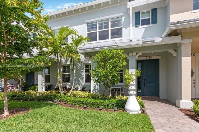 $3,350 | 5180 Eucalyptus Drive, Unit 2, Hollywood, FL 33021
