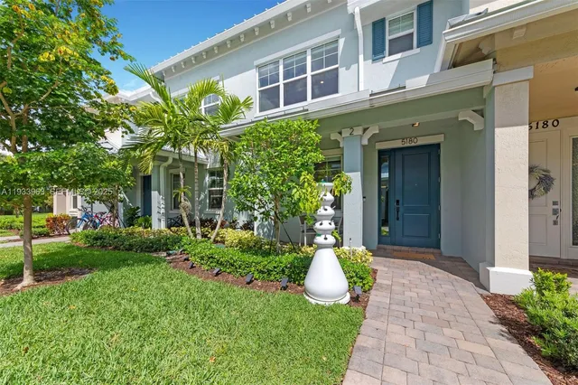 $3,350 | 5180 Eucalyptus Drive, Unit 2, Hollywood, FL 33021
