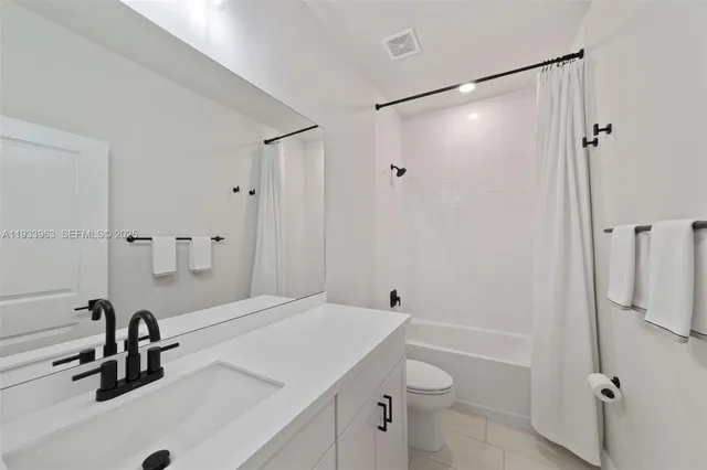 $3,350 | 5180 Eucalyptus Drive, Unit 2, Hollywood, FL 33021