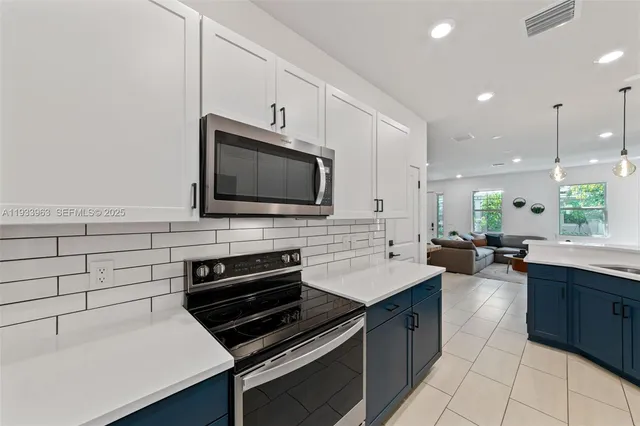 $3,350 | 5180 Eucalyptus Drive, Unit 2, Hollywood, FL 33021