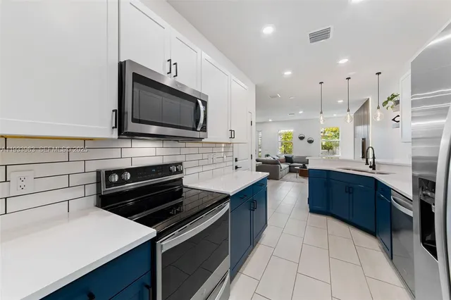 $3,350 | 5180 Eucalyptus Drive, Unit 2, Hollywood, FL 33021