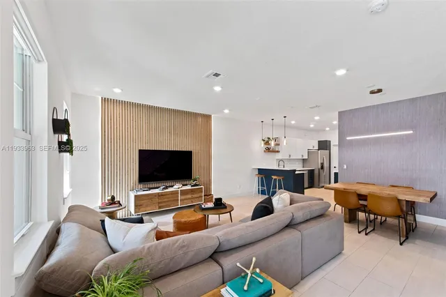 $3,350 | 5180 Eucalyptus Drive, Unit 2, Hollywood, FL 33021