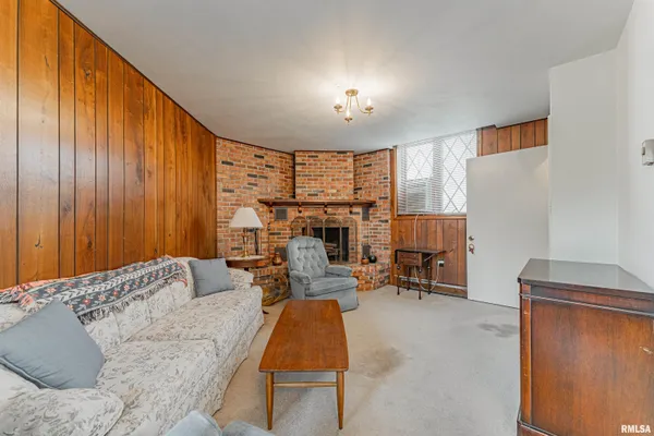 $190,000 | 311 South Logan Street, Lincoln, IL 62656