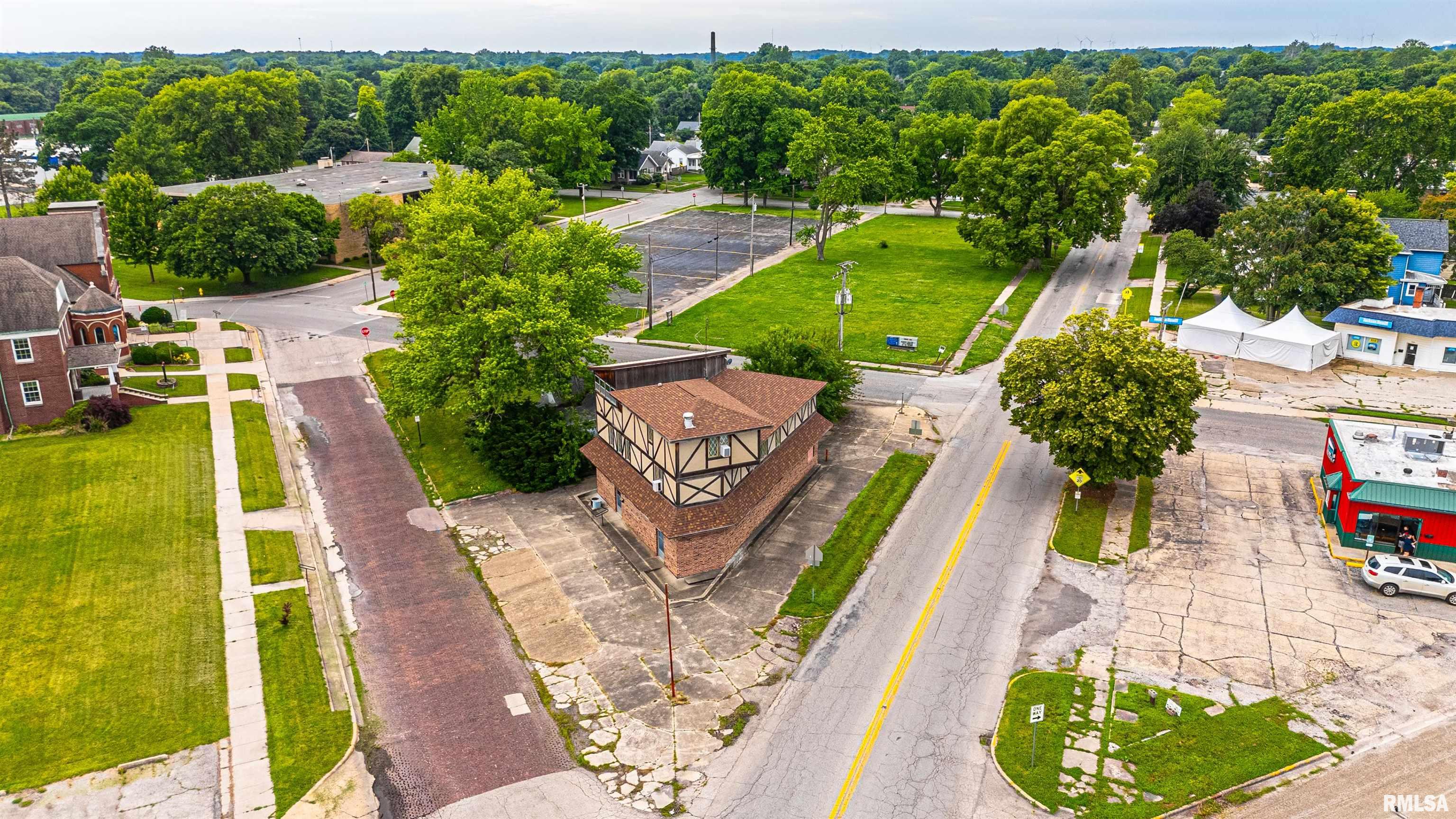 311 South Logan Street Lincoln, IL 62656 - Photo 3 of 50