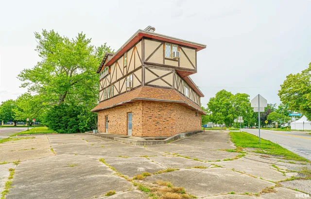 $299,000 | 311 South Logan Street, Lincoln, IL 62656