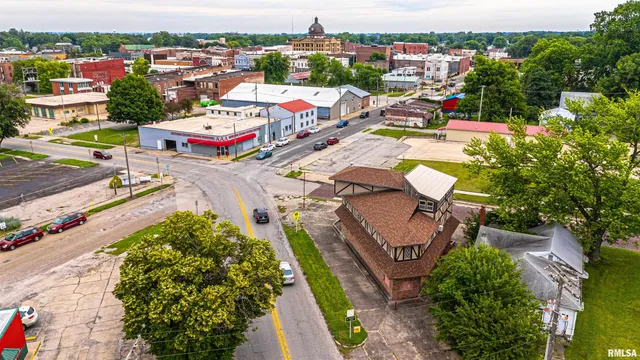 $299,000 | 311 South Logan Street, Lincoln, IL 62656