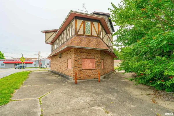 $190,000 | 311 South Logan Street, Lincoln, IL 62656