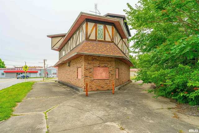 $299,000 | 311 South Logan Street, Lincoln, IL 62656