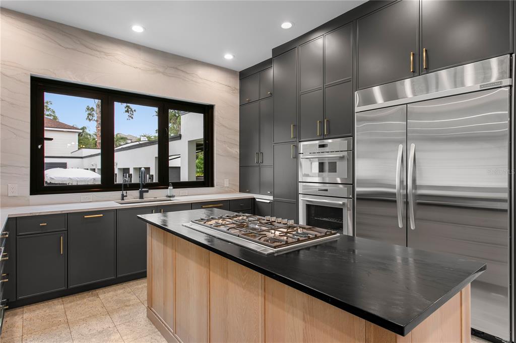 2515 West Shell Point Road Tampa, FL 33611 - Photo 13 of 46