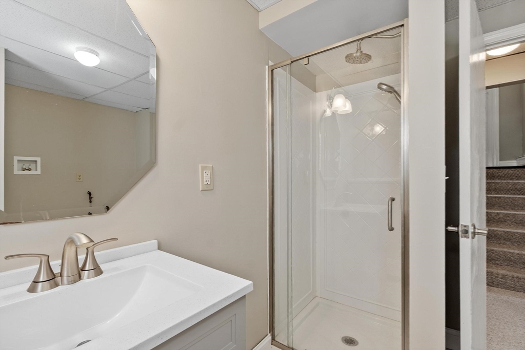 15 Dallas Road Lowell, MA 01854 - Photo 31 of 36