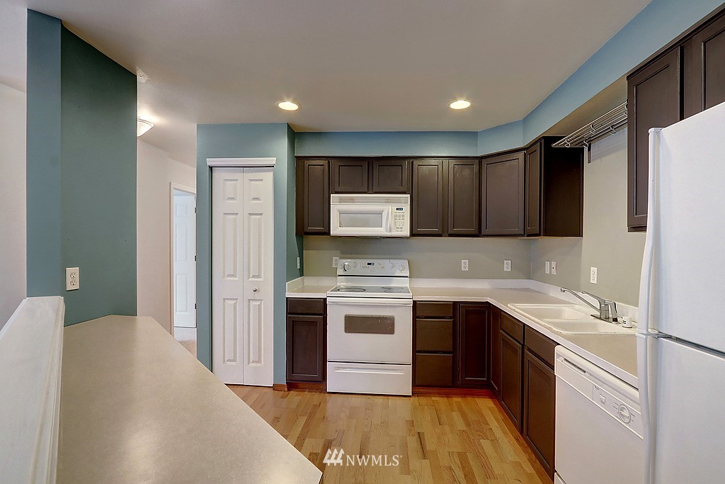 2201 192nd Street Southeast, Unit Y203 Bothell, WA 98012 - Photo 4 of 9