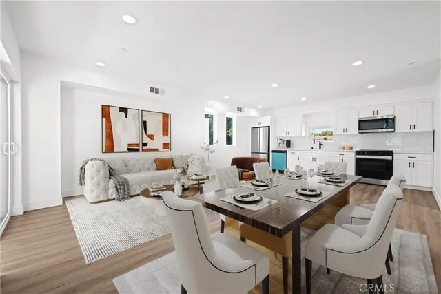 $4,295 | 6704 1/2 Kester Avenue, Van Nuys, CA 91405