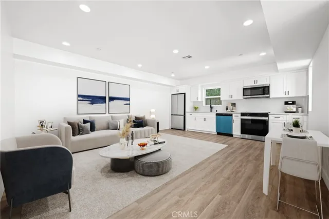 $4,295 | 6704 1/2 Kester Avenue, Van Nuys, CA 91405