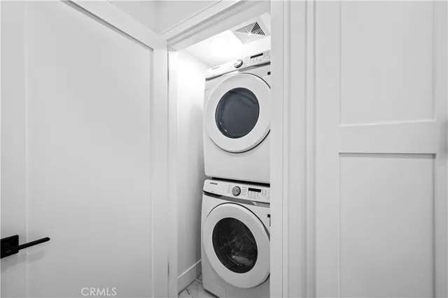 $4,295 | 6704 1/2 Kester Avenue, Van Nuys, CA 91405