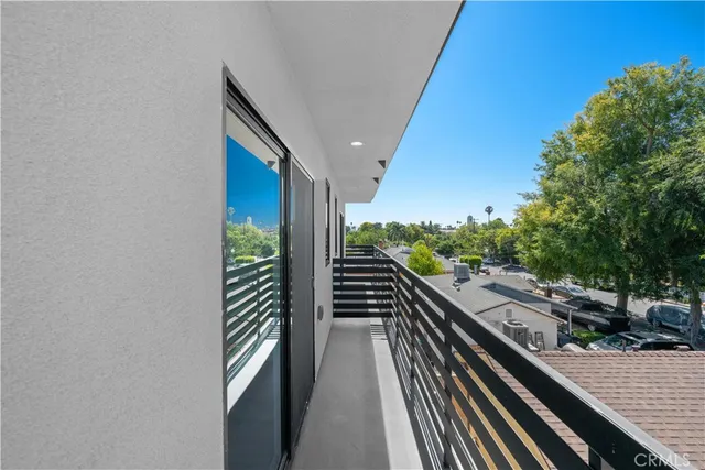 $4,295 | 6704 1/2 Kester Avenue, Van Nuys, CA 91405