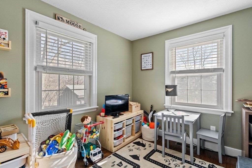53 Frank Road Weymouth, MA 02191 - Photo 20 of 41 Gallery Image 20