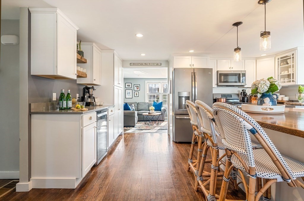 53 Frank Road Weymouth, MA 02191 - Photo 4 of 41 Gallery Image 4