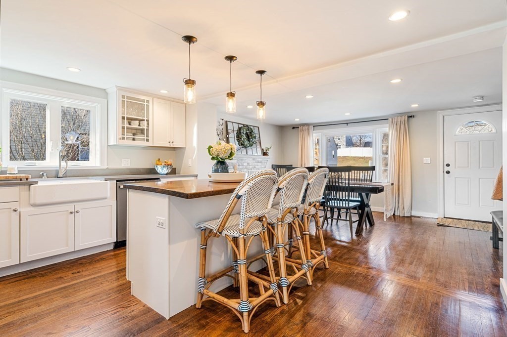 53 Frank Road Weymouth, MA 02191 - Photo 5 of 41 Gallery Image 5