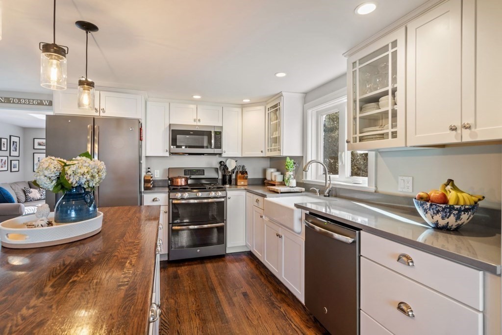 53 Frank Road Weymouth, MA 02191 - Photo 6 of 41 Gallery Image 6
