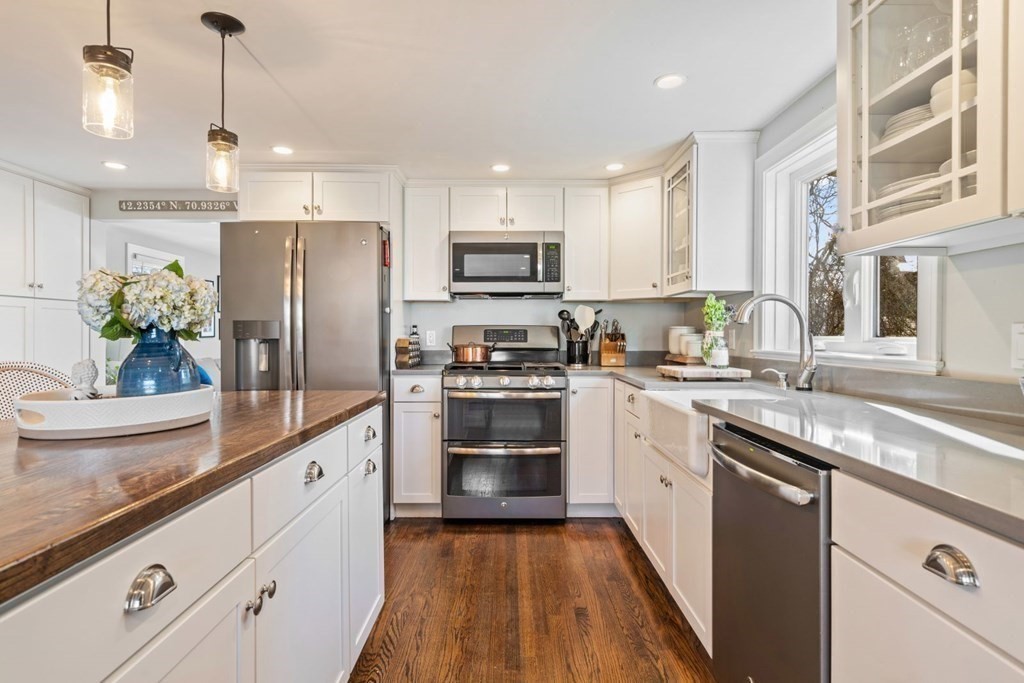 53 Frank Road Weymouth, MA 02191 - Photo 7 of 41 Gallery Image 7
