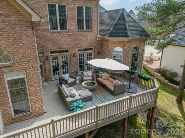 a view of balcony patio and deck