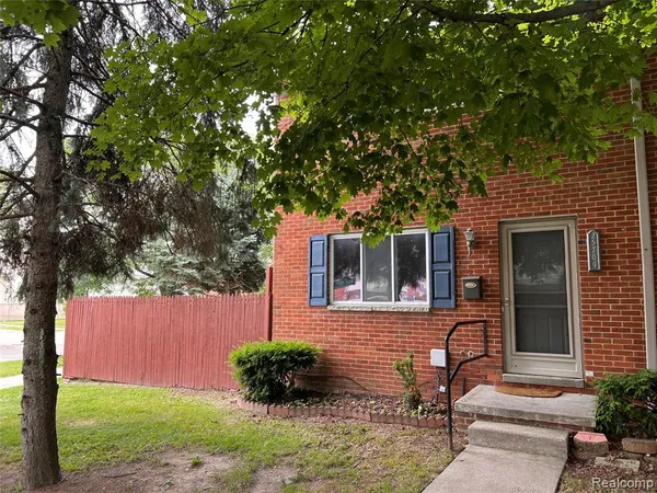 $52,000 | 25709 Salem Street, Unit 74, Roseville, MI 48066