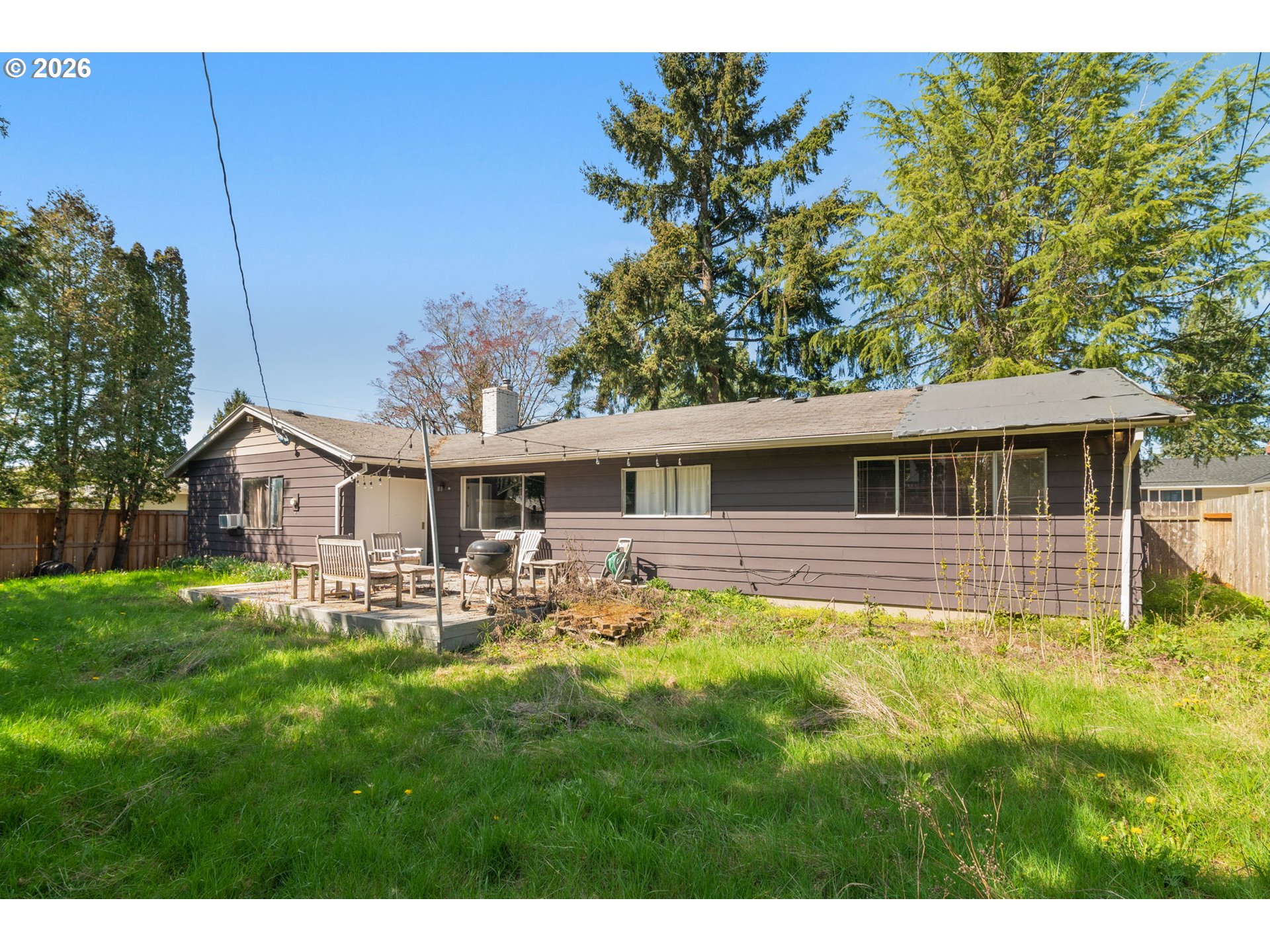 13670 Southwest 21st Street Beaverton, OR 97008 - Photo 20 of 26 a backyard of a house with table and chairs