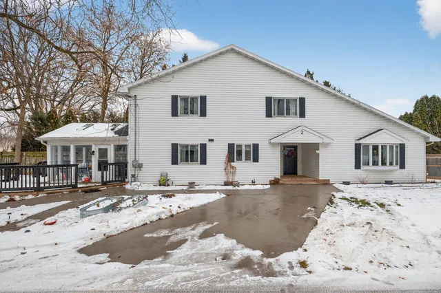 $389,900 | 2 Stames Drive, Appleton, WI 54914