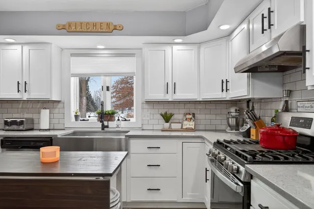 $389,900 | 2 Stames Drive, Appleton, WI 54914