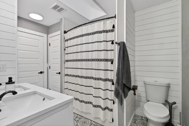 $389,900 | 2 Stames Drive, Appleton, WI 54914