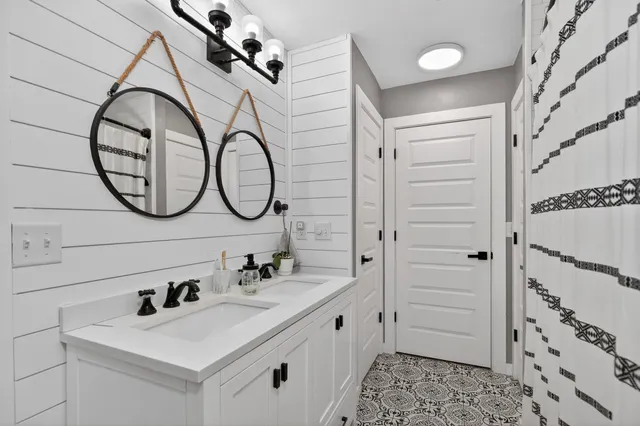 $389,900 | 2 Stames Drive, Appleton, WI 54914