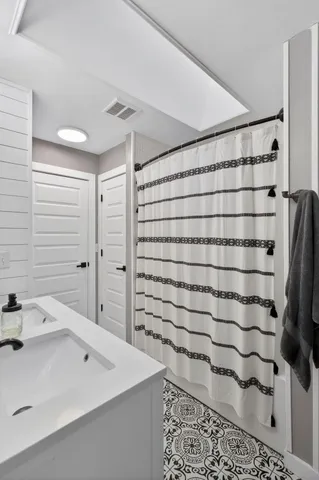 $389,900 | 2 Stames Drive, Appleton, WI 54914