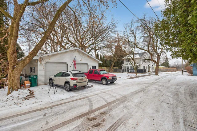 $389,900 | 2 Stames Drive, Appleton, WI 54914