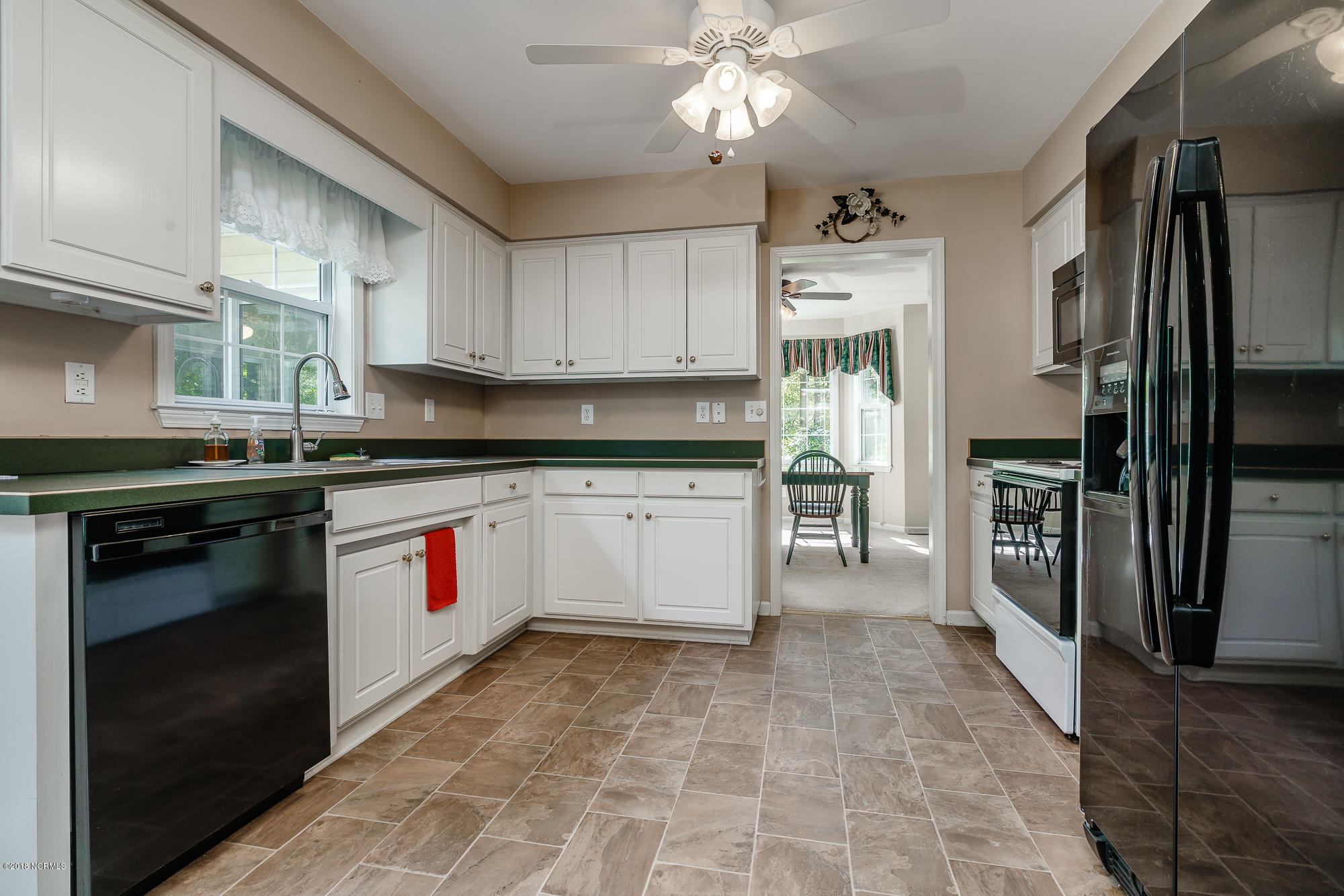 573 Deer Run Road New Bern, NC 28562 - Photo 4 of 33 573 Deer Run Road