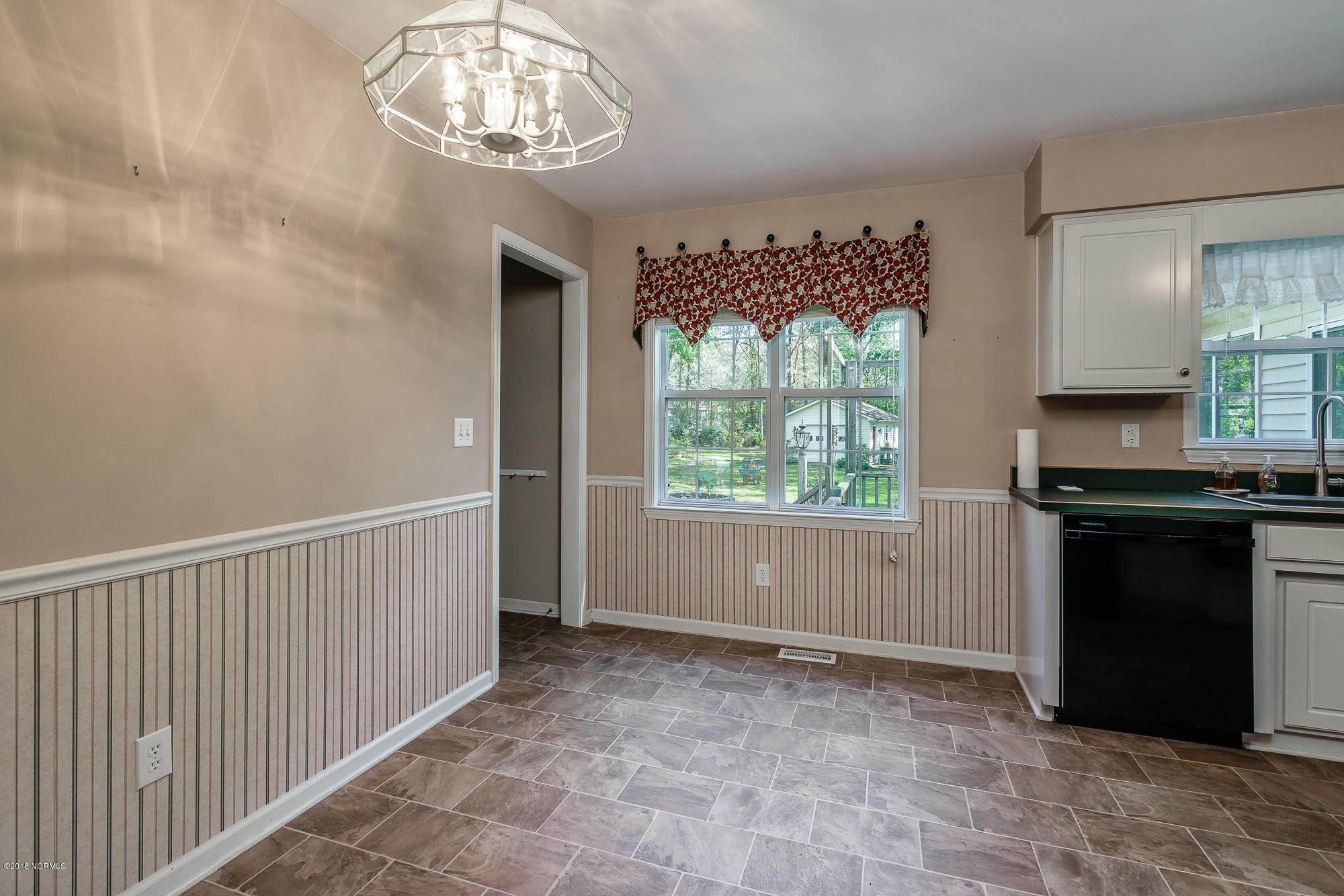 573 Deer Run Road New Bern, NC 28562 - Photo 9 of 33 573 Deer Run Road