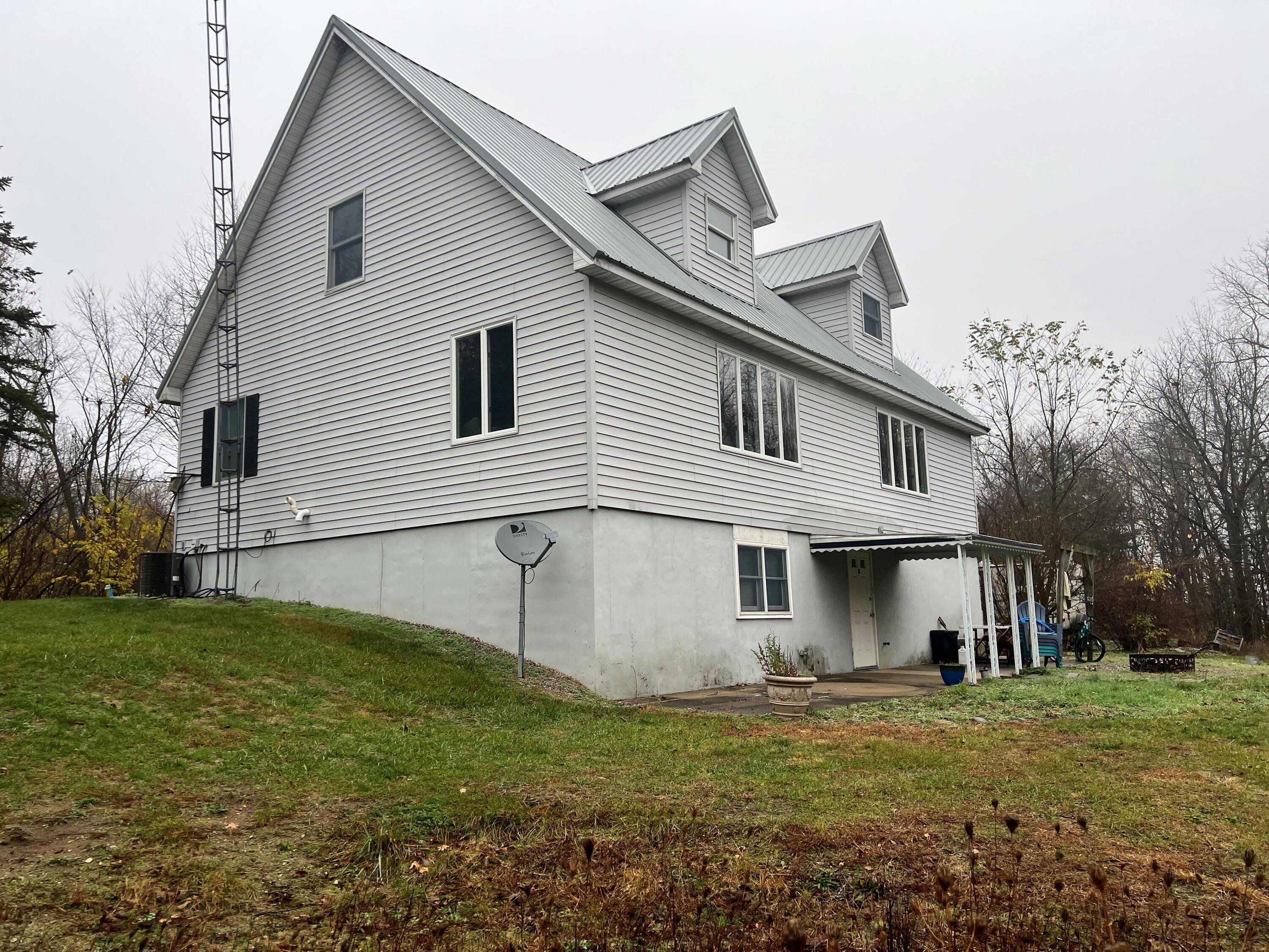 7007 Squawfield Road Pittsford, MI 49271 - Photo 1 of 46 Back