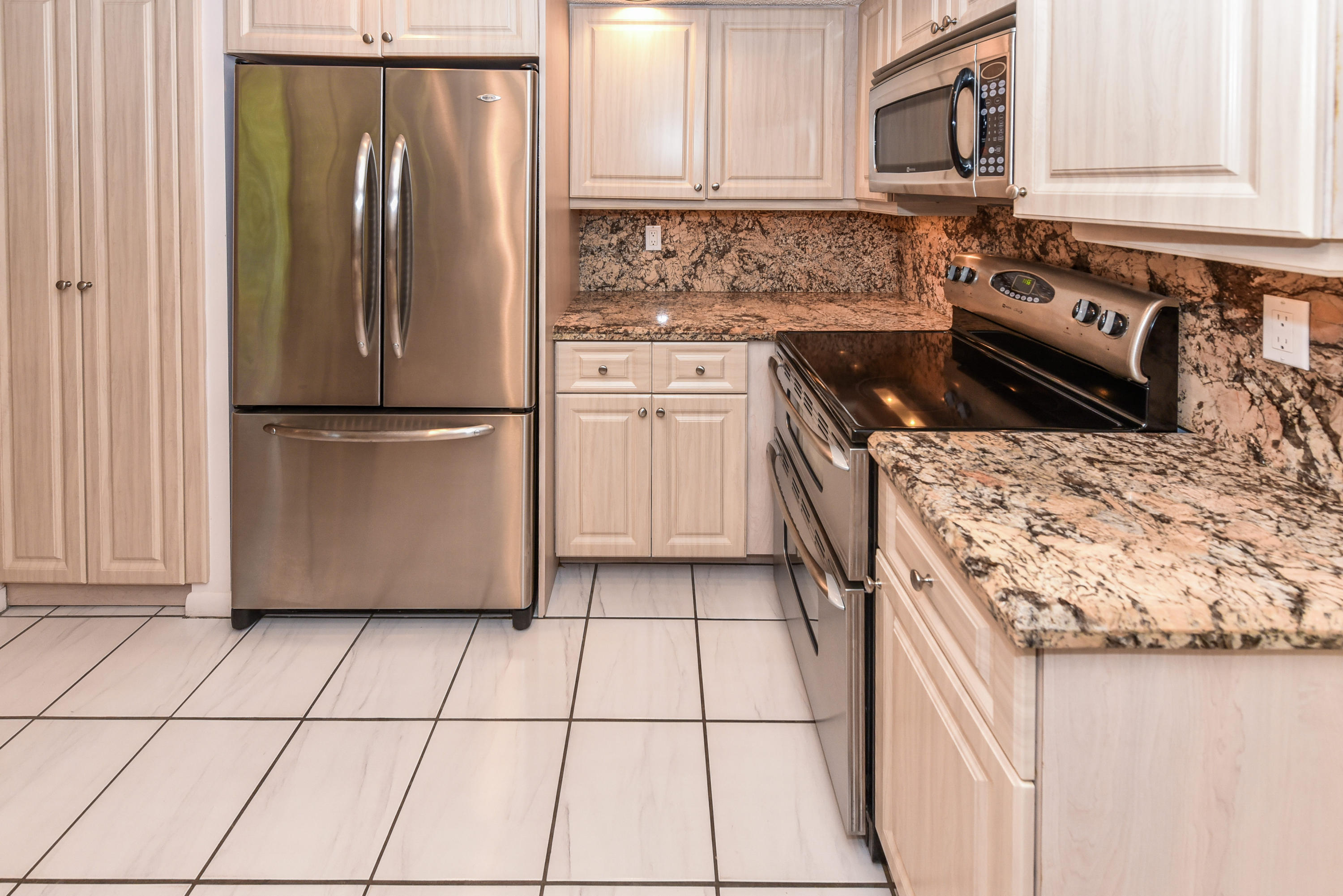 7978 La Mirada Drive Boca Raton, FL 33433 - Photo 19 of 36 Stainless steel appliances