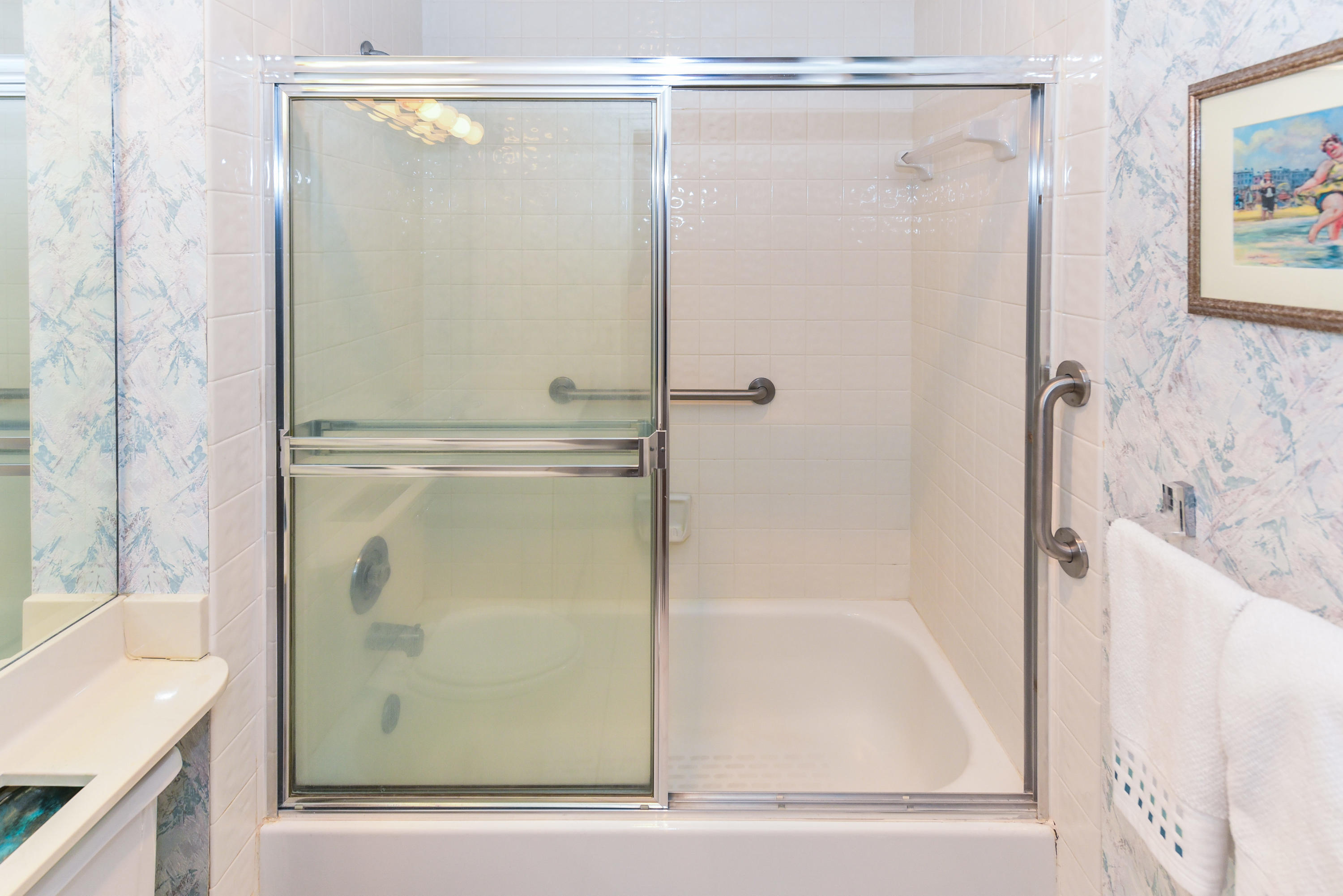 7978 La Mirada Drive Boca Raton, FL 33433 - Photo 31 of 36 Tub/Shower in Guest Bathroom