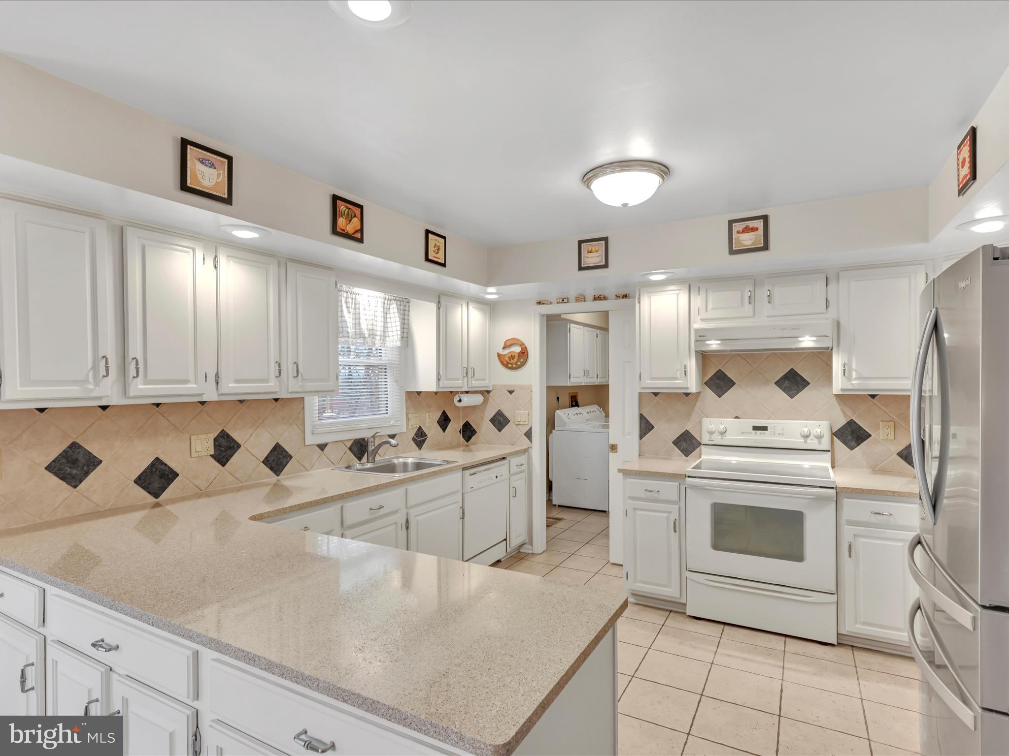 3445 Pebble Ridge Drive York, PA 17402 - Photo 8 of 48 Kitchen