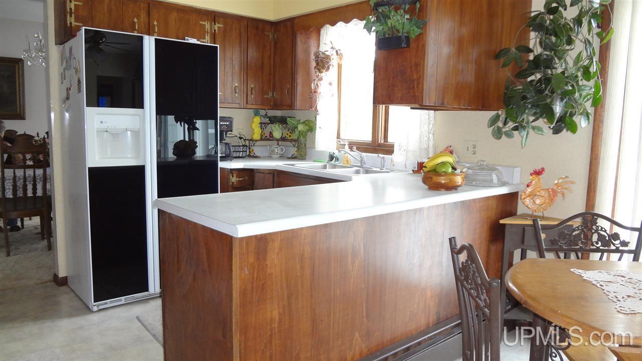 516 Riverside Road Marquette, MI 49855 - Photo 8 of 36